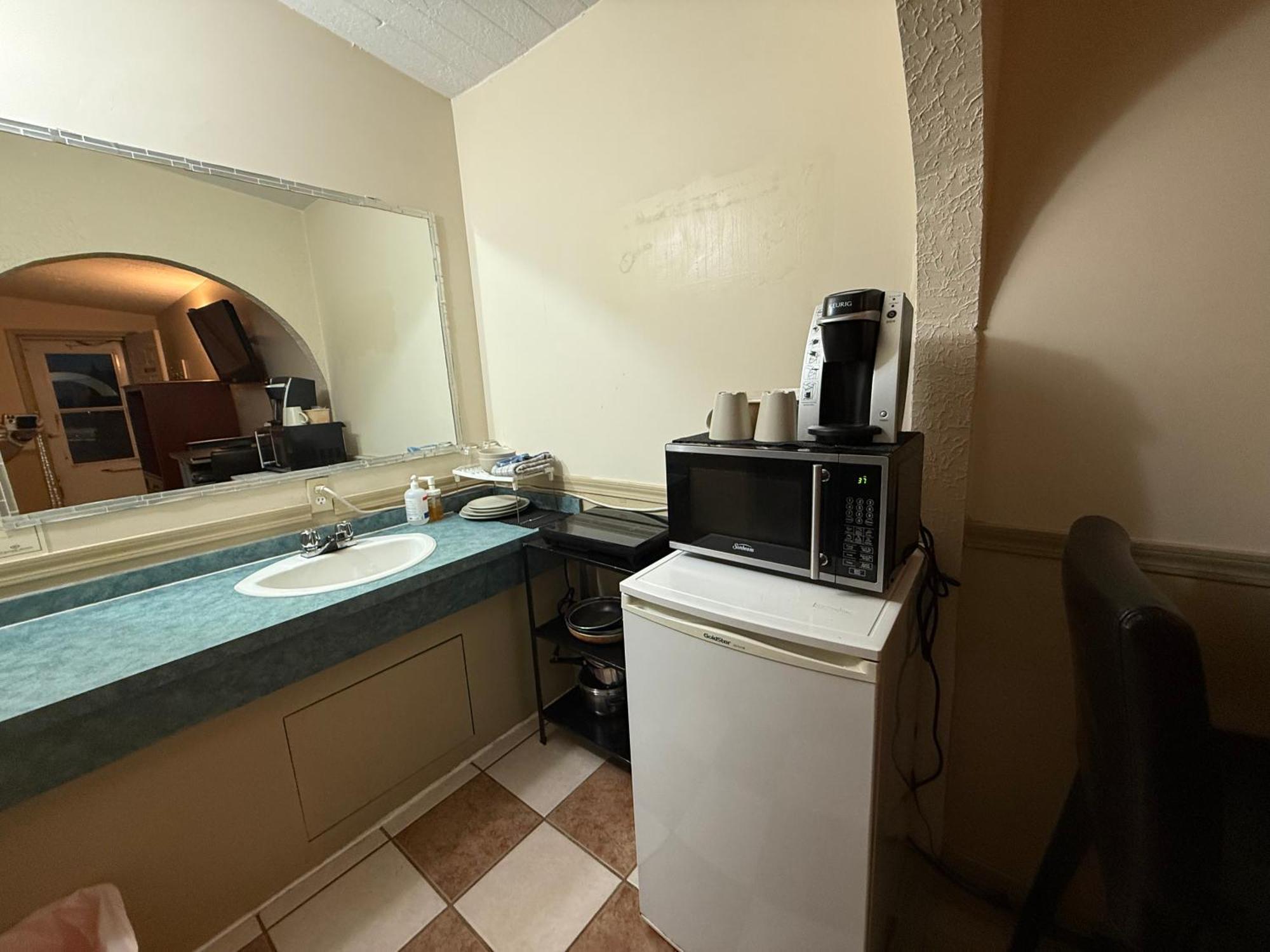 Centre Suite Inns Motel Bonnyville Экстерьер фото