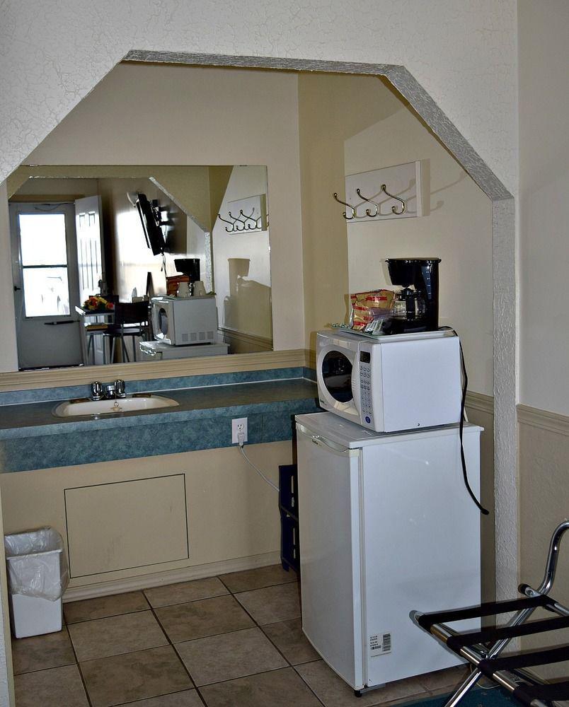 Centre Suite Inns Motel Bonnyville Экстерьер фото