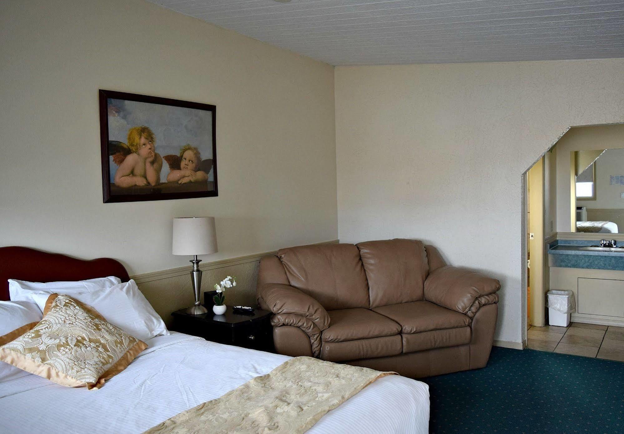 Centre Suite Inns Motel Bonnyville Экстерьер фото